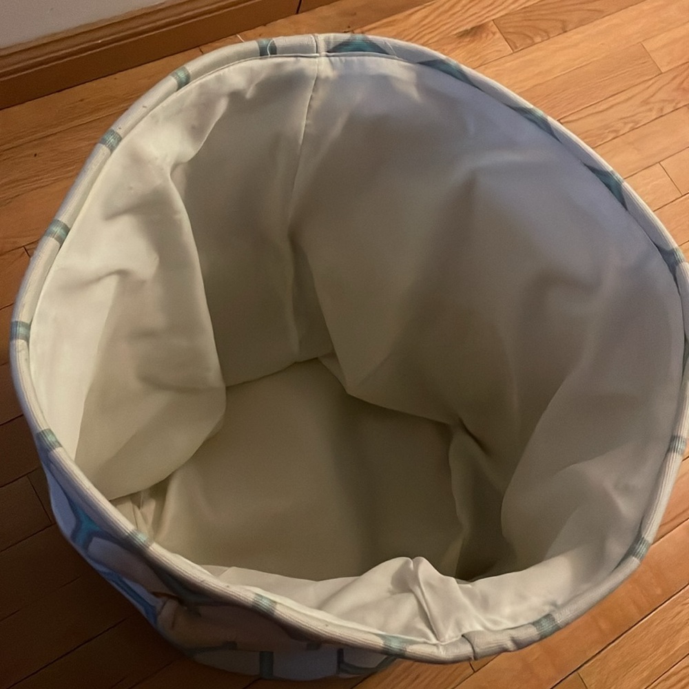 Hamper - Picture 2 of 4